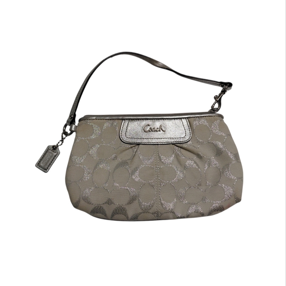 👜Coach Metallic Silver Signature Wristlet